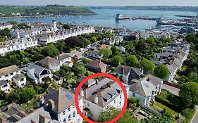 Pendennis - Bright Victorian Flat, Sea Views & Close To Beach