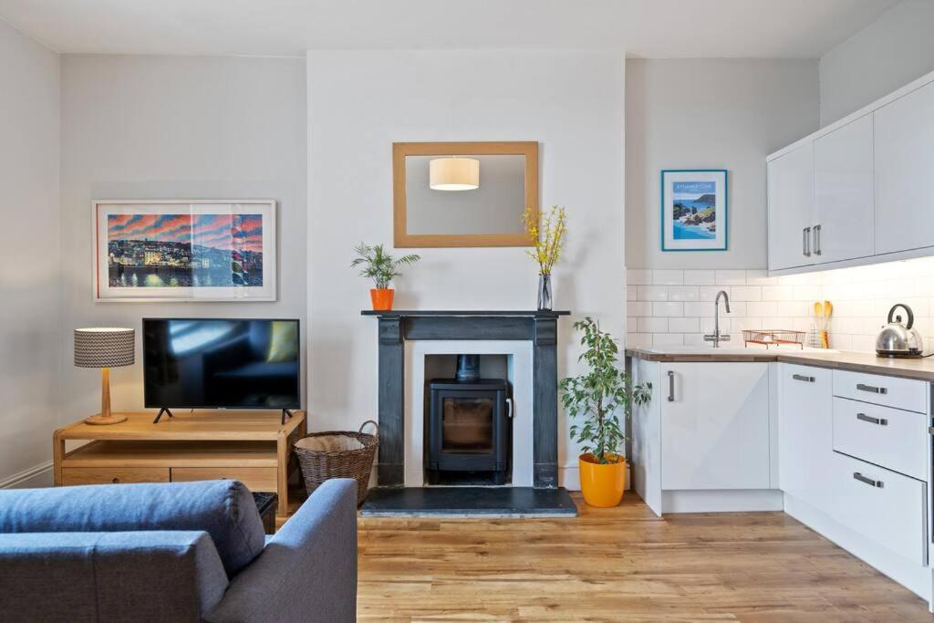 Pendennis - Bright Victorian Flat, Sea Views & Close To Beach Falmouth Exterior photo