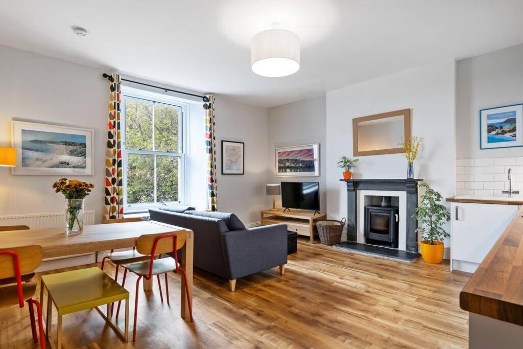 Pendennis - Bright Victorian Flat, Sea Views & Close To Beach Falmouth Exterior photo